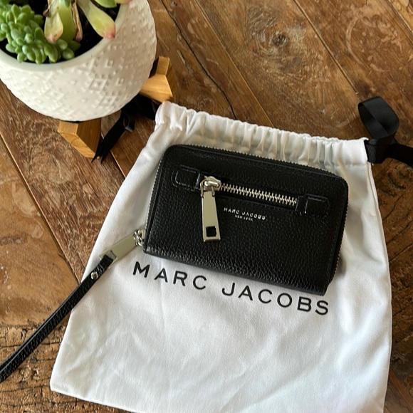 Marc Jacobs zip wallet - Picture 1 of 4